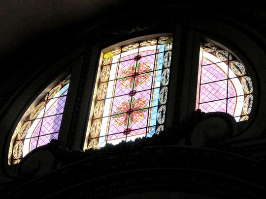 Fenster in kirchlichen Gebäuden