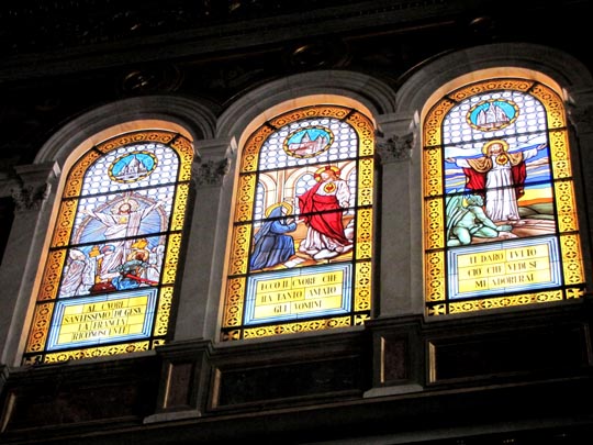 Fenster in kirchlichen Gebäuden